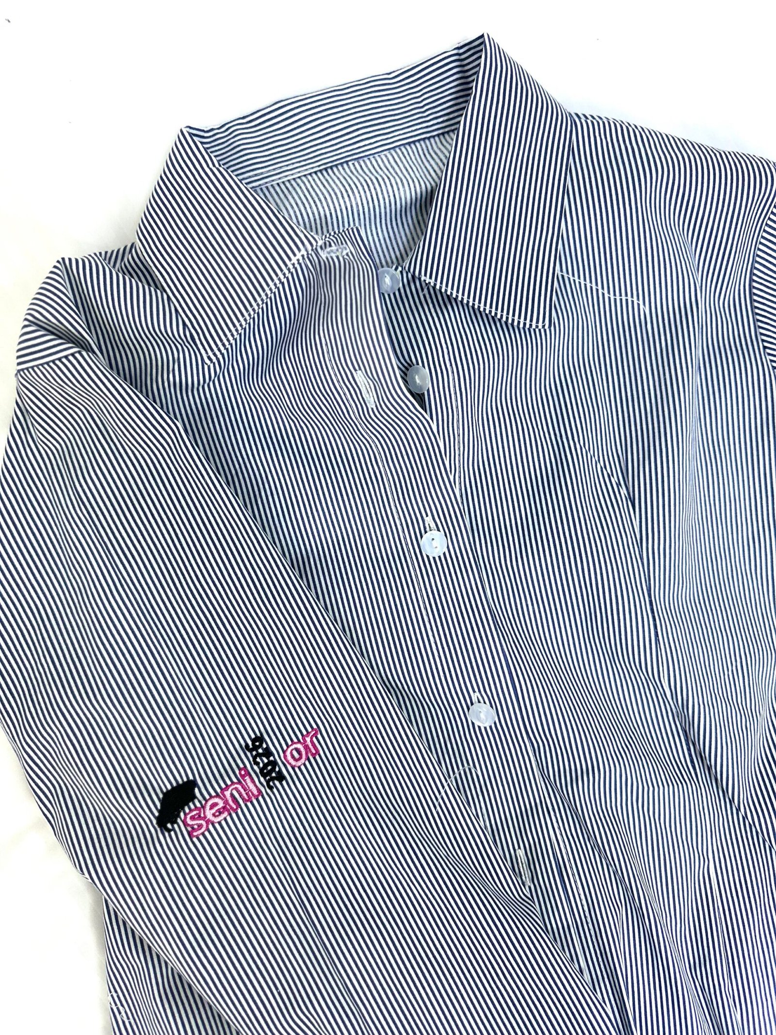 تطريز على چم القميص المدرسي