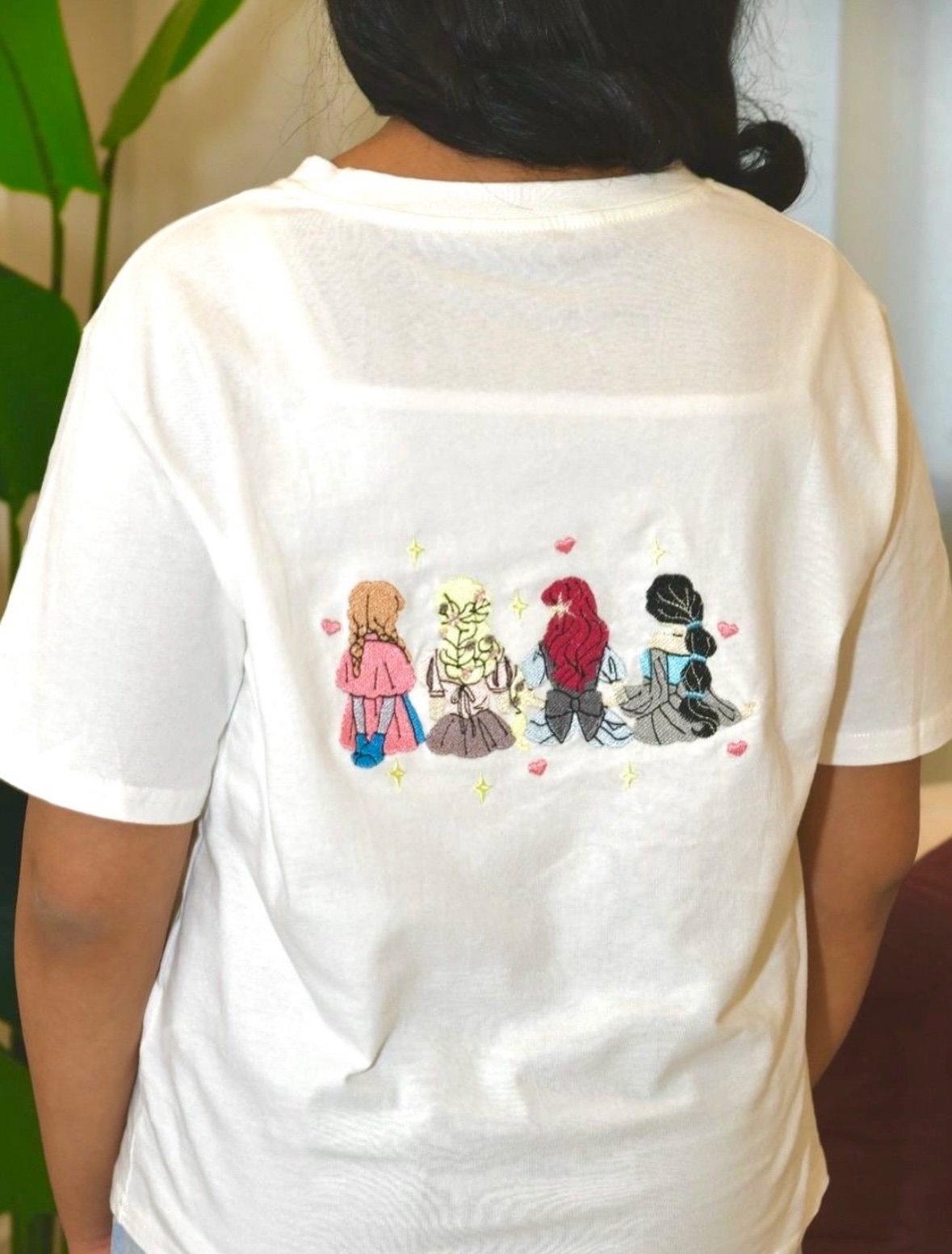 تيشيرت تطريز على الأميرات - الصورة 2